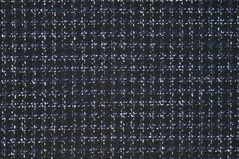 700104